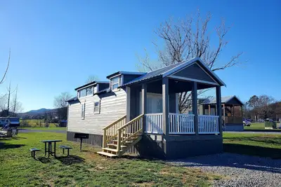 Southern Comfort: 1  Br, 1  Ba Cottage in Sevierville, Sleeps 6