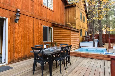 Image de Deck, Hot Tub, Game Loft | Close to Big Bear Lake Marina | Jumper by AvantStay