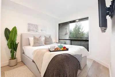 Image de Luxury 3br/2ba Creekside: Hot tub, A/C, Secure Bike Storage, Mountain Views