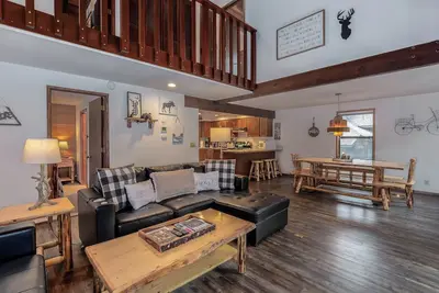 Image de Sand01 - Great Home, A/C, Hot Tub, Bikes, Ping Pong, Dog Friendly