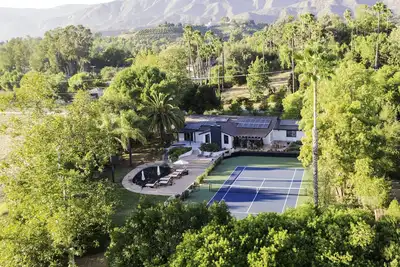 Image de Gorgeous Ojai ranchette- tennis court, pool/jacuzzi and guesthouse