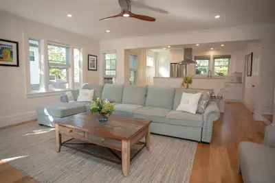Image de Newly Renovated 6br with Parking & Outdoor Shower!