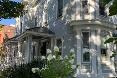 Image de Historic Italianate Victorian in the Heart of Town