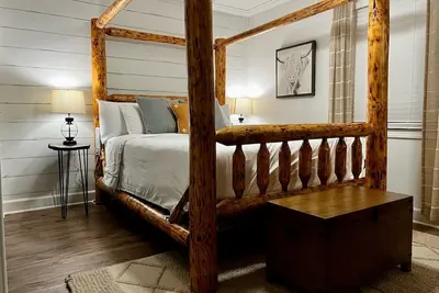 Image de Tranquil Lakefront Home *We Are Not A Party House*