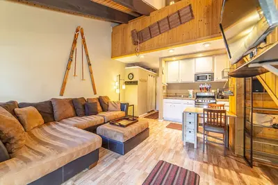 Image de Centrally Located Mammoth Studio+Loft w/ Wifi & Parking!