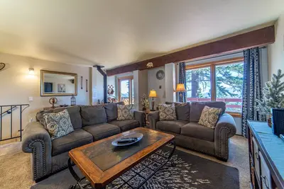 Image de 3 Bedroom Townhome with Views Near The Village at Mammoth! Wifi!