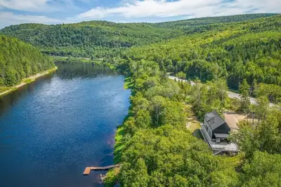 Image de Flodhaus | bord rivière | spa | sauna
