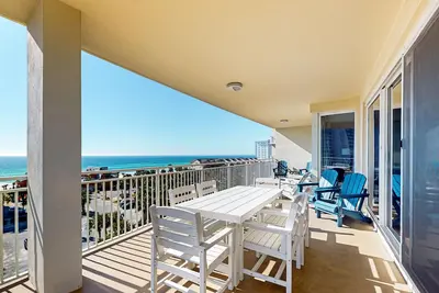 Image de Beachy condo w/ gulf view, shared pool, beach access, & spacious balcony