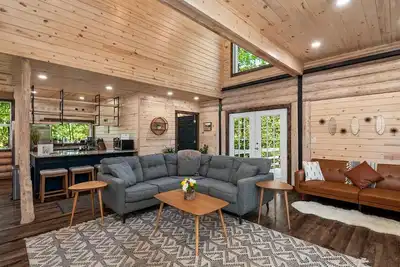 Image de New Luxury Cabin w/ King Beds, Game Room and Fire Pit