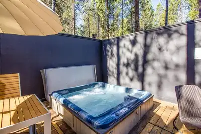 Private Hot Tub and Bikes! Great Location!