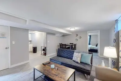 Image de Littleton 3-Bedroom Lower Unit | Cozy & Convenient Stay