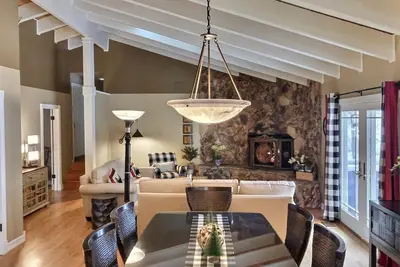 Image de Modern Lux Chalet • Spa • Game Room • Ev Charger