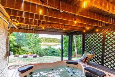 Image de Riverfront Winter Getaway - HotTub-Games-Firepit