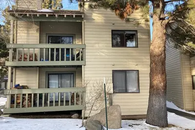 Image de Cozy updated Condo in a great location!