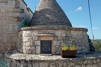 Image de Ancient trullo overlooking the Itria Valley