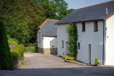 Image de 5 bedroom countryside cottage with hot tub, close to North Devon coast.