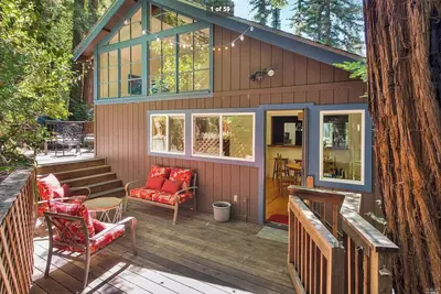 Image de Spacious, updated cabin in the redwoods (One month minmum)
