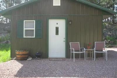 Image de Great Quiet Location! Close to all the Attractions.