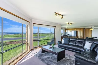 Image de With South Beach views, a relaxed family home