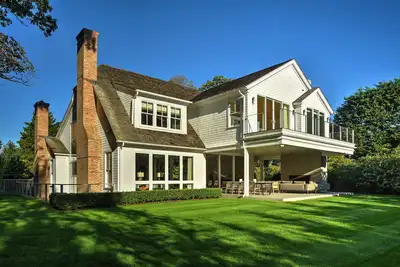 Image de Exquisite Custom Home in the Heart of East Hampton