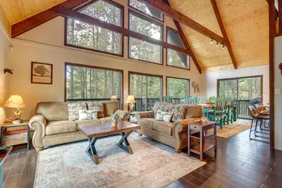 Image de Deluxe A-Frame Home w/ Game Room & Deck!
