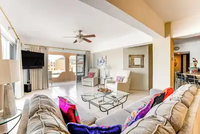 Image de Condo in Plaza Nautica < 1 Mile to The Arch!