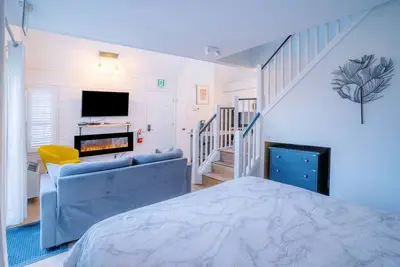 Image de Loft with a View of Blue - Wifi, Linens/Towels Included