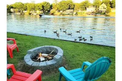 Image de Cottage with river view & minutes away from beach