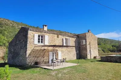 Image de Les écuries du Moulin de Roche havre de paix dans le parc du Luberon en Provence