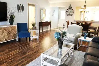 Image de Furnished 3 bedroom, 2 bath home in prime area close to pool and Sumter Landing