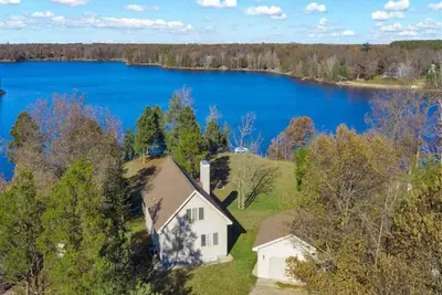 Image de On Lake Arrowhead near beaches, golf and Sand Valley