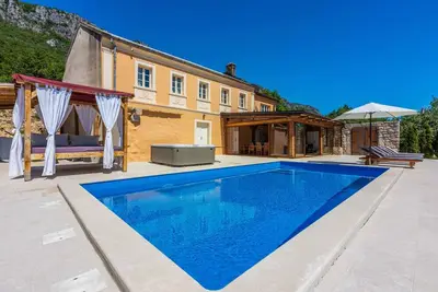 Image de Maison de vacances avec climatisation et piscine