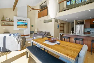 Image de A/C, Luxury Condo, High-Speed Internet!