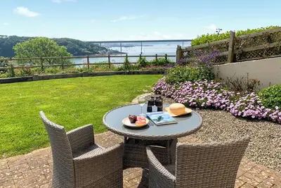 Image de 1 chambres à coucher à Burton