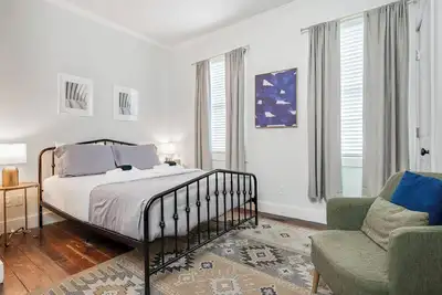 Image de Cottage Apartment ★ Downtown Historic District ★ Walk to Everything!