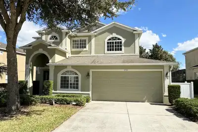 Image de Beautiful private home with pool, spa and balcony off the master bedroom