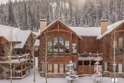 Image de Lavish Ski-in/out Home! Hot Tub, Fireplace, Walk to Resort!