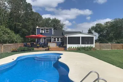 Image de 3br private oasis with in-ground heated pool - close to winery, beaches & bay!