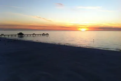 Image de Mandalay Beach Club -- Beautiful sunsets, Southwest exposure, End Unit on beach