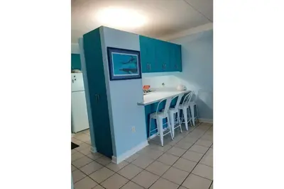 Image de Poolside, steps away from Beach