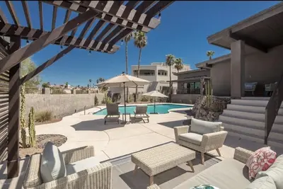 Image de Resort-like 3 Bedroom with Casita with Amazing Pool, Yard, & 2 Large Driveways