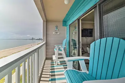 Image de Updated Front Beach Condo w/ Resort Amenities!