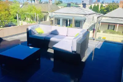 Image de Mcg 2. 7km away, spacious townhouse. Amazing city views, huge balcony!