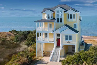 Image de Summer Savings - Soundfront Dog Friendly with Private Pool, Hot Tub, & Game Room