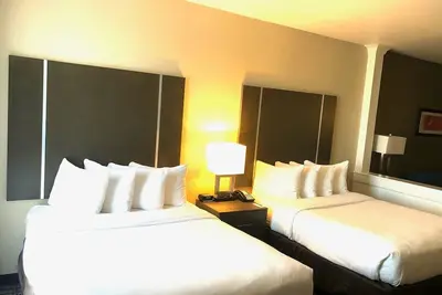 Image de Comfort Suites Near Sam Houston Race Park.