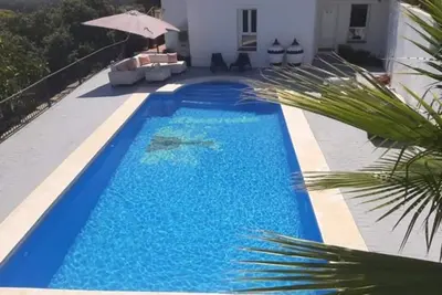 Image de Nouvelle Villa de Luxe Avec Grande Piscine