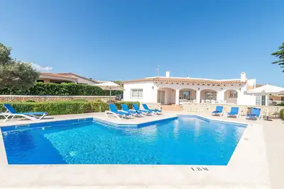 Image de Villa spacieuse avec piscine et vue sur la mer – Villa Arena Blanca