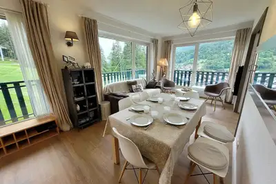 Image de Appartement skis aux pieds avec piscine, rénové et confortable