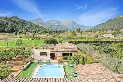 Image de Villa avec piscine clôturée, jardin et climatisation, proche de plages, Pollença
