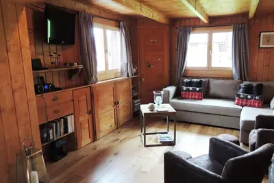 Image de Chalet familial rénové 2 étoiles près du centre, 3 chambres, terrasse, parking, WiFi